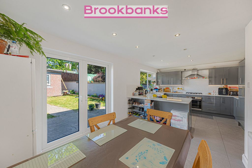 Property photo 2 of 21