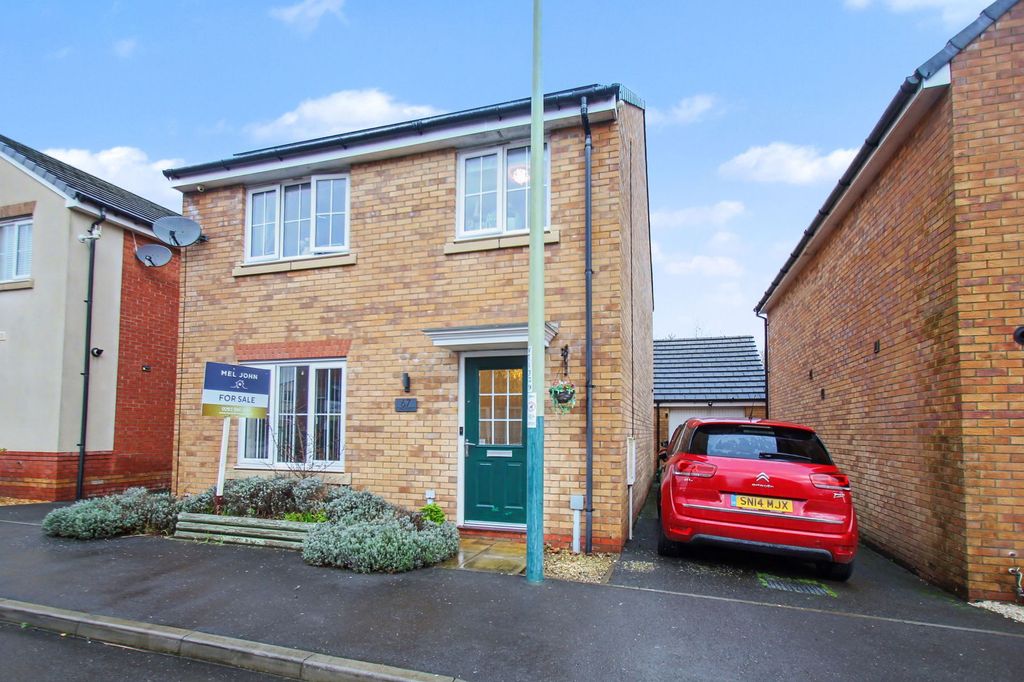 Property photo 1 of 31