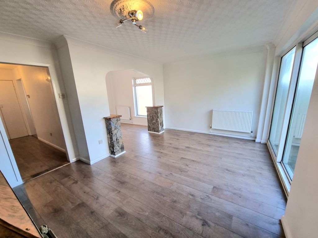 Property photo 3 of 27 Lounge/Diner