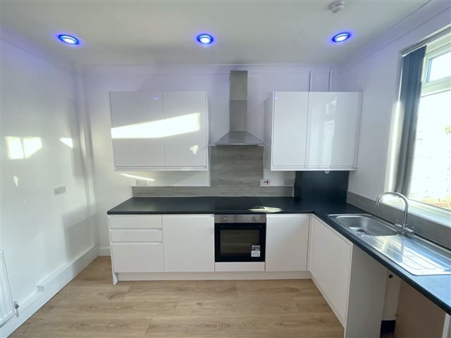 Property photo 3 of 21 Kitchen/Diner