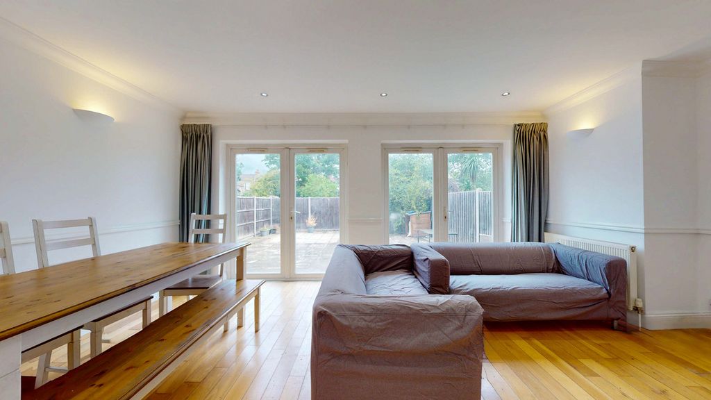 Property photo 3 of 28