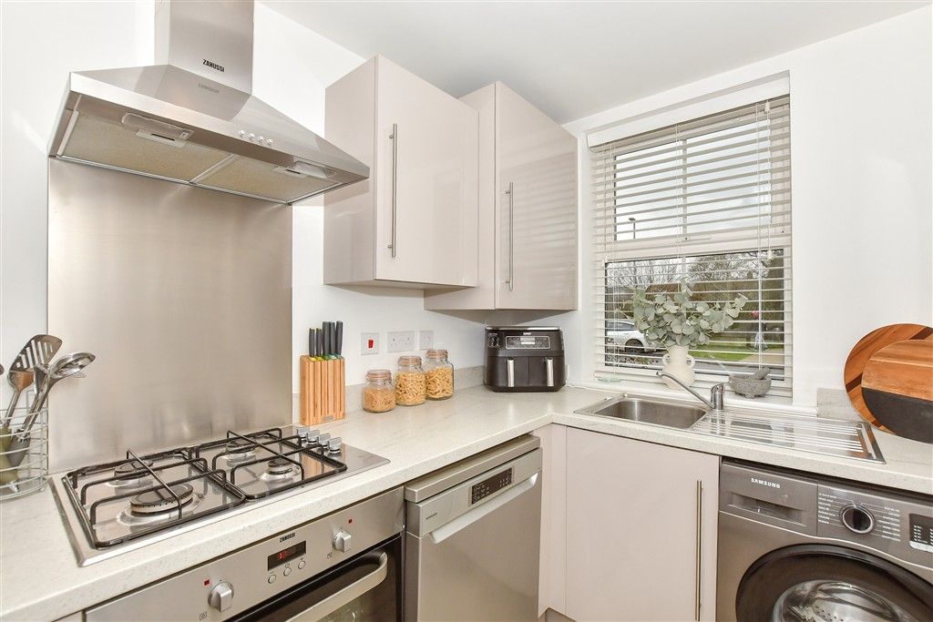 Property photo 1 of 11 Kitchen