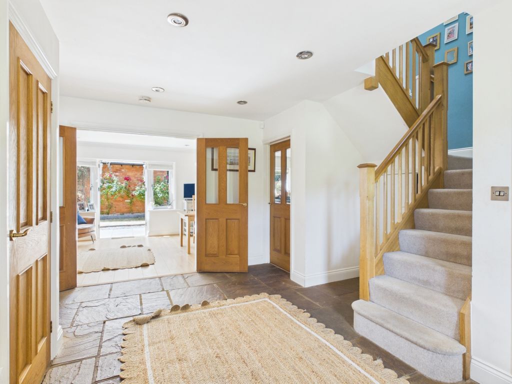Property photo 2 of 28 Welford Road