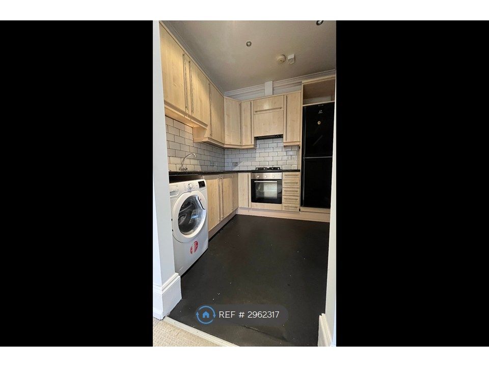 Property photo 1 of 11 Kitchen