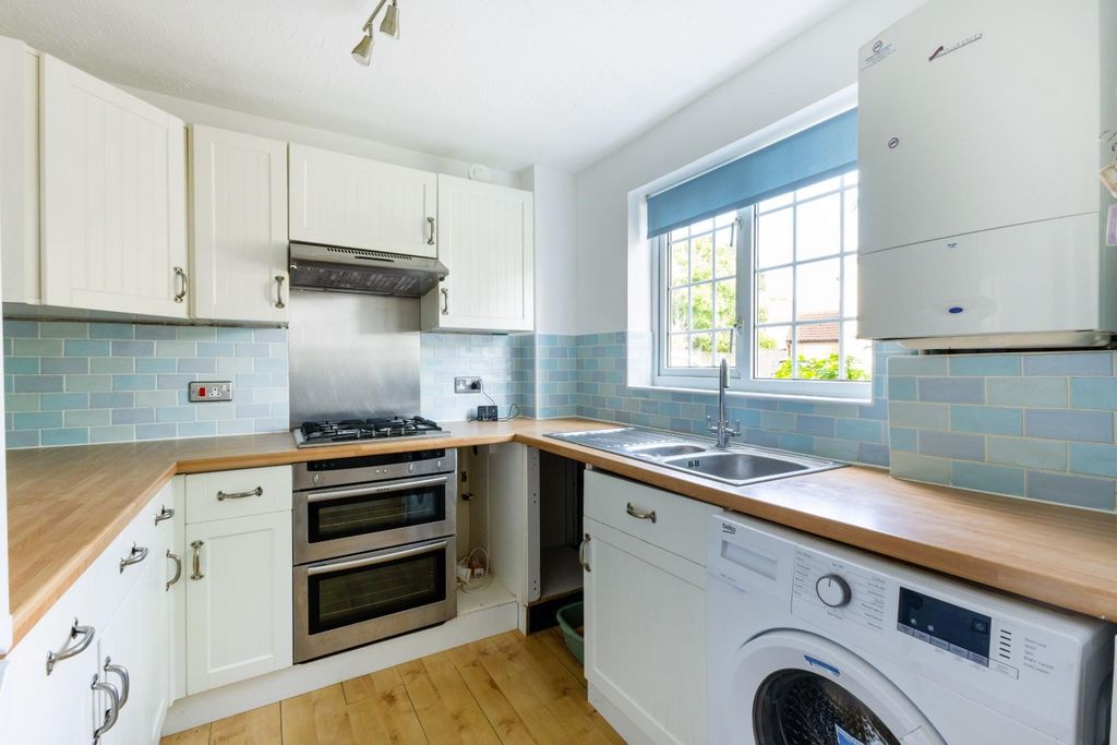Property photo 3 of 17 96456_9 Christopher Close  (12).Jpg