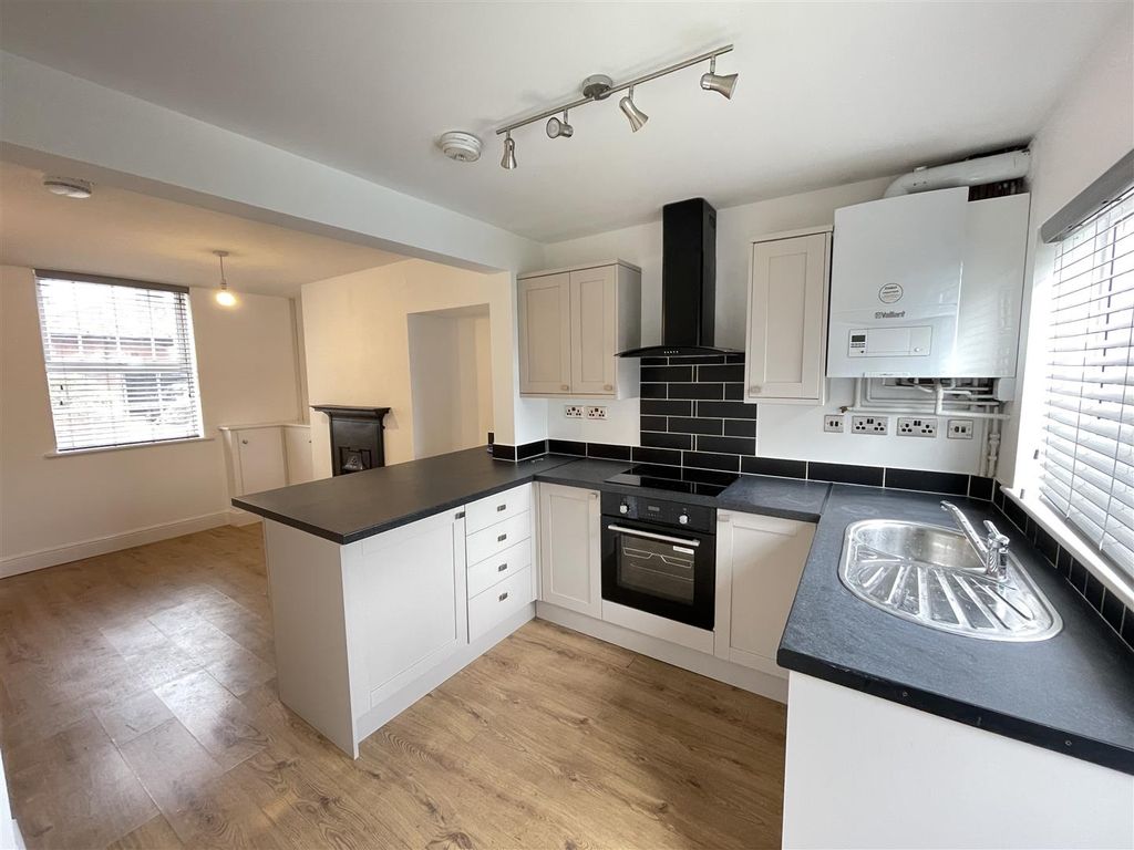 Property photo 2 of 12 Kitchen