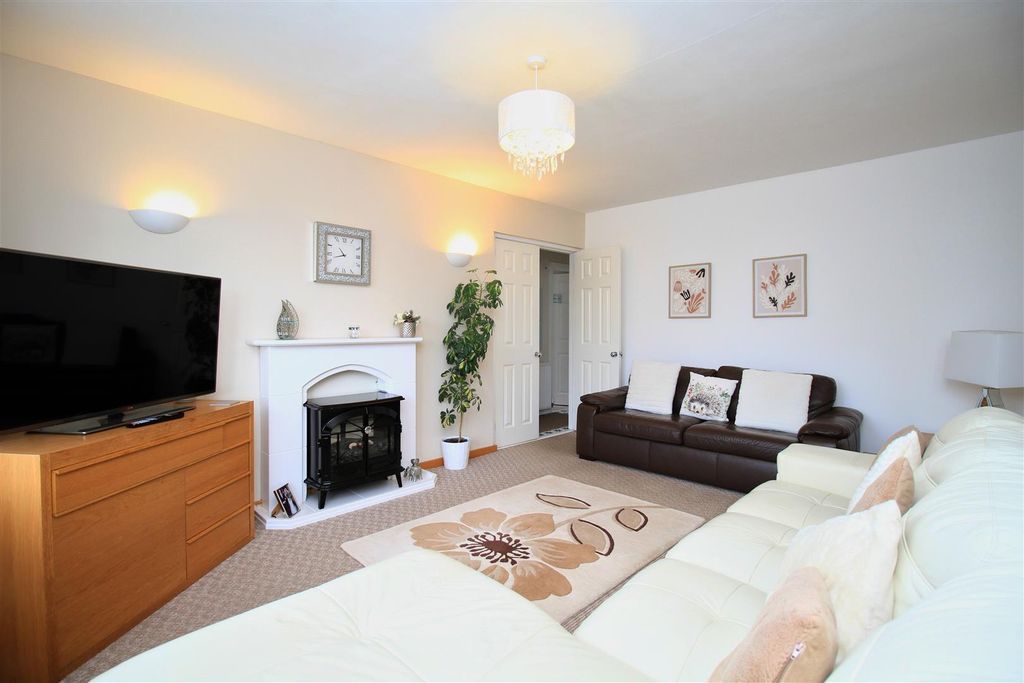 Property photo 3 of 17 Lounge...Jpg