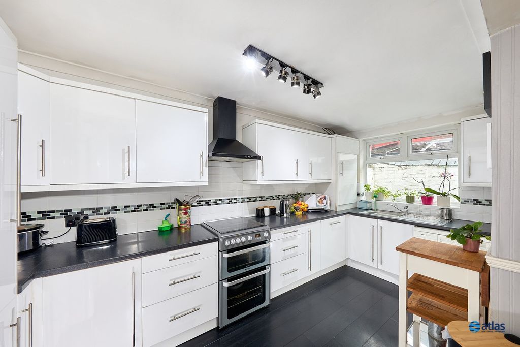 Property photo 2 of 16 Kitchen