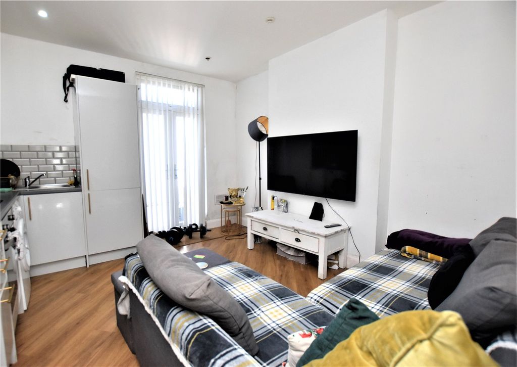 Property photo 2 of 11 Picture No. 14