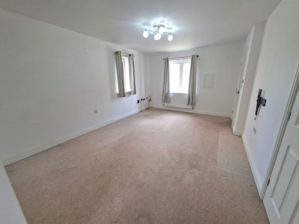 Property photo 2 of 28