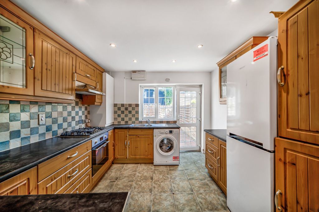 Property photo 3 of 8 Kitchen