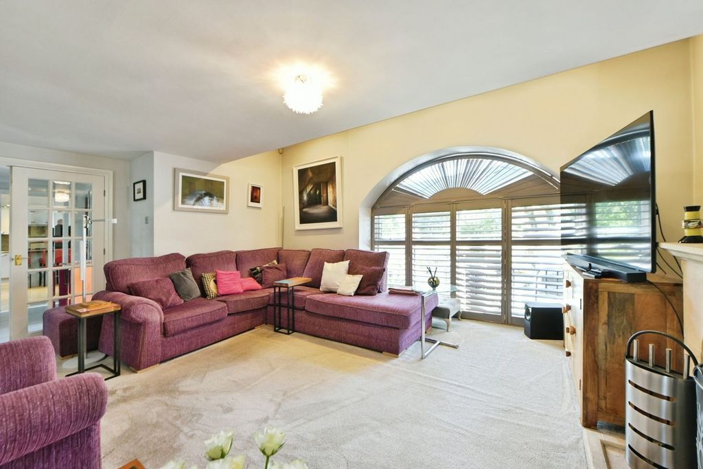 Property photo 2 of 30