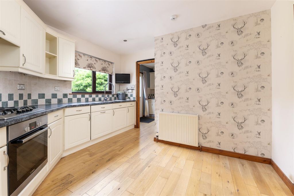Property photo 3 of 17 Redwood Court0013.Jpg