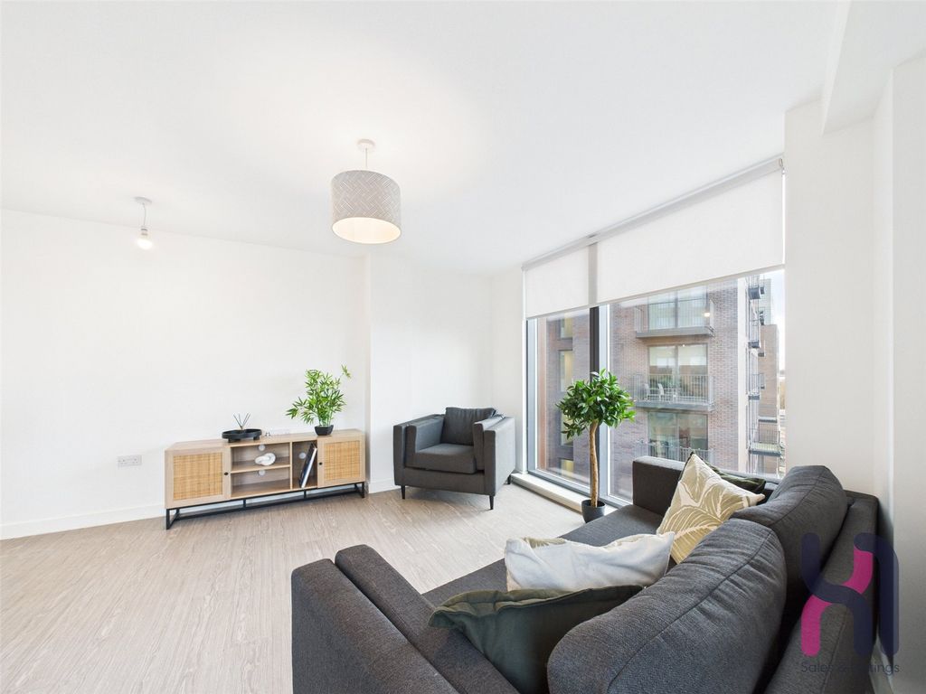 Property photo 2 of 17 Picture No. 21