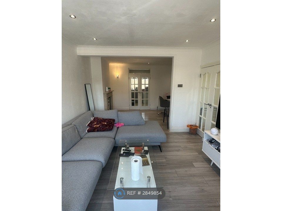 Property photo 2 of 35