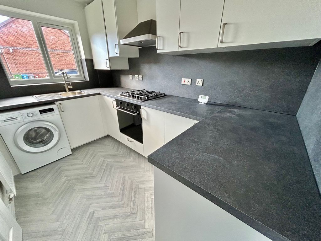 Property photo 3 of 14 Kitchen