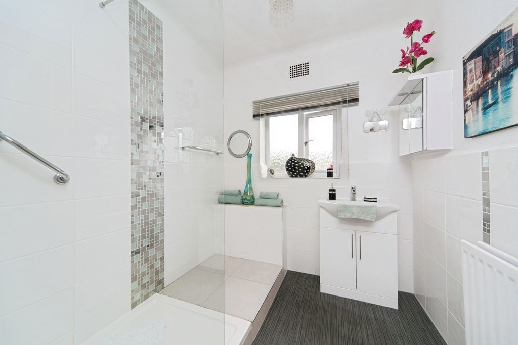 Additional image 9 of 3 bed flat for saleVicarage Avenue, Llandudno, Conwy LL30