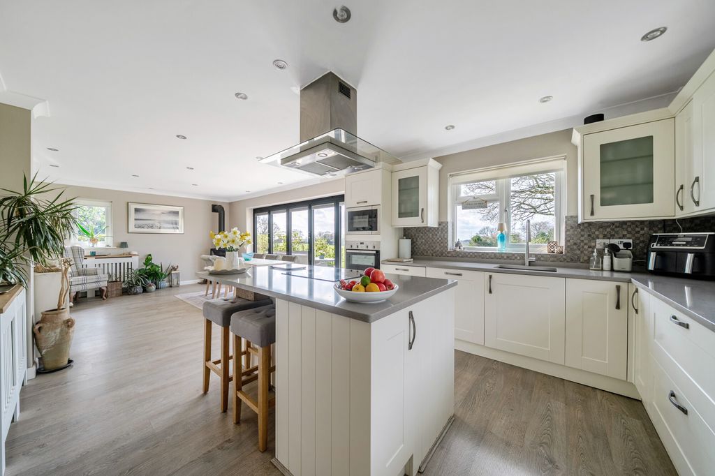 Property photo 3 of 38