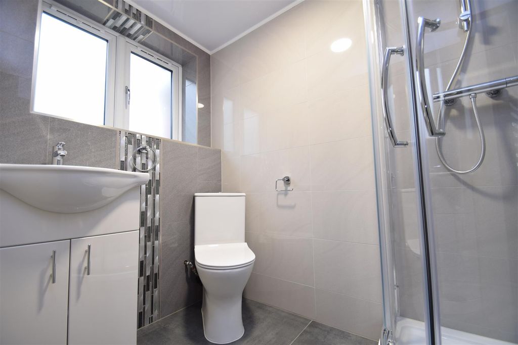 Property photo 3 of 6 Bathroom