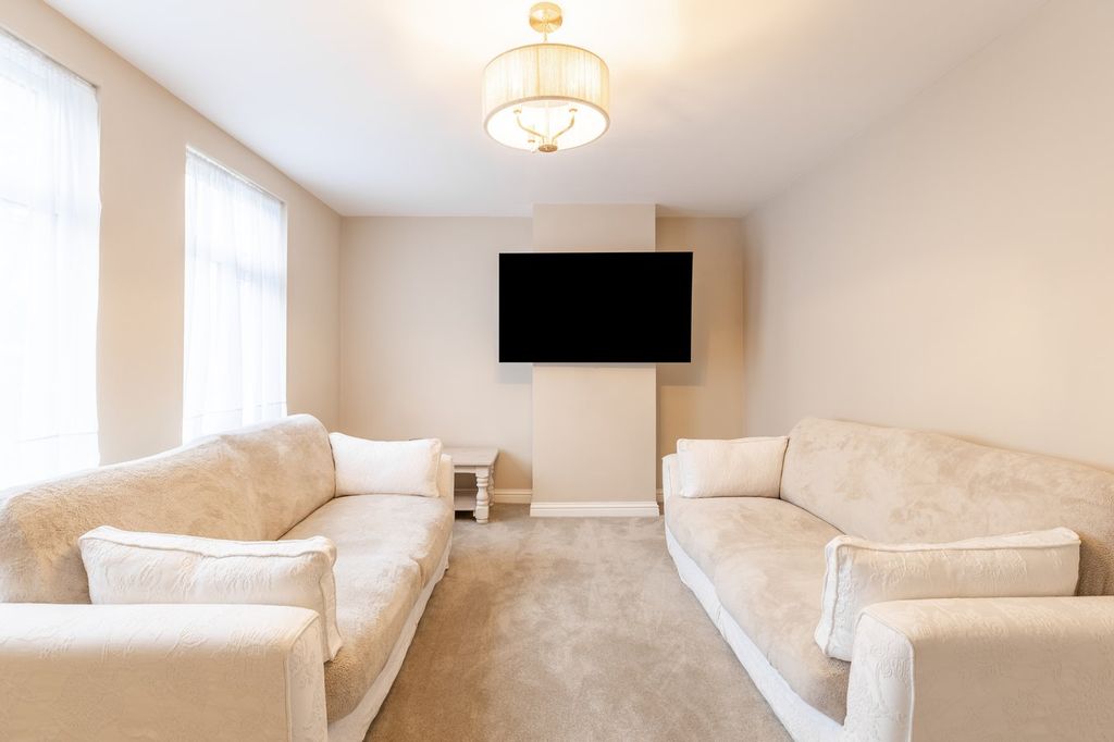 Property photo 2 of 25