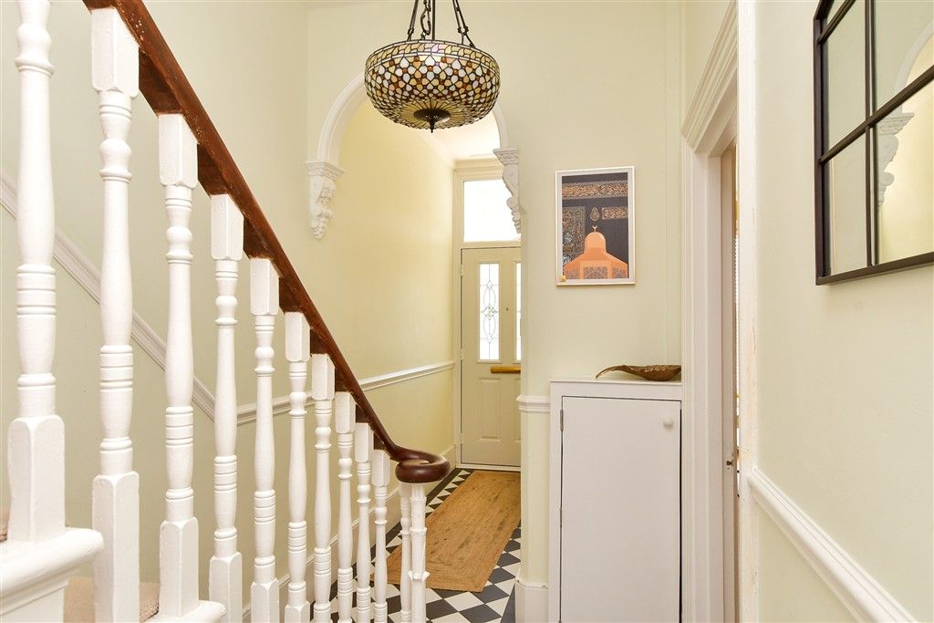 Property photo 2 of 23 Entrance Hall