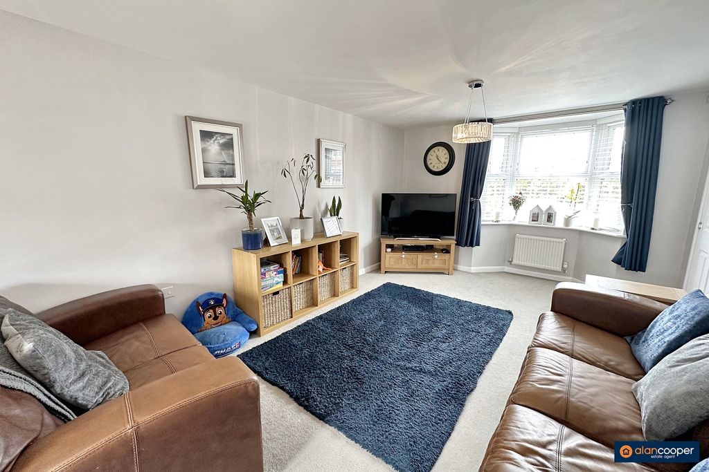 Property photo 3 of 16 4193836
