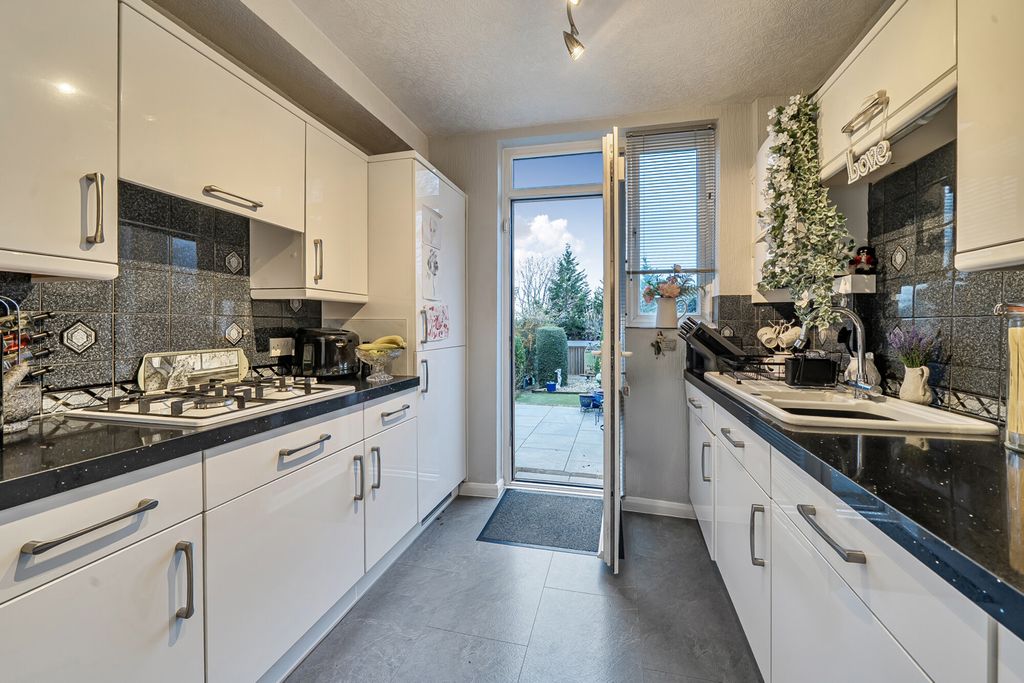 Property photo 3 of 16 Kitchen