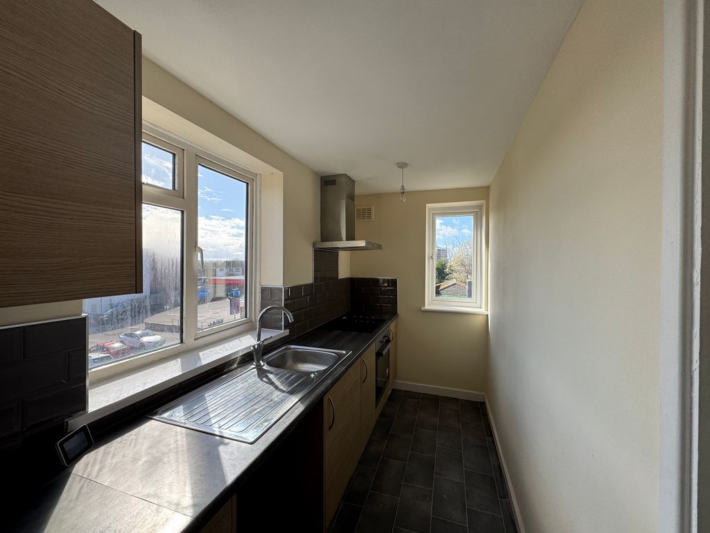Property photo 2 of 6 Kitchen