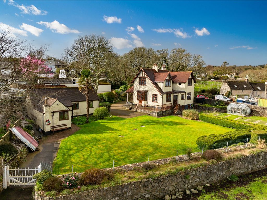 Property photo 2 of 28