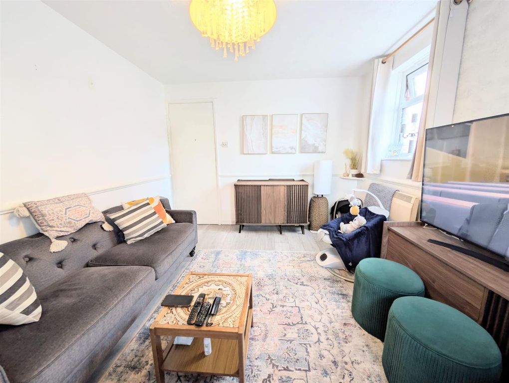 Property photo 2 of 6 29260B76-c8d5-4B84-80A9-d0E711B00336.Jpg