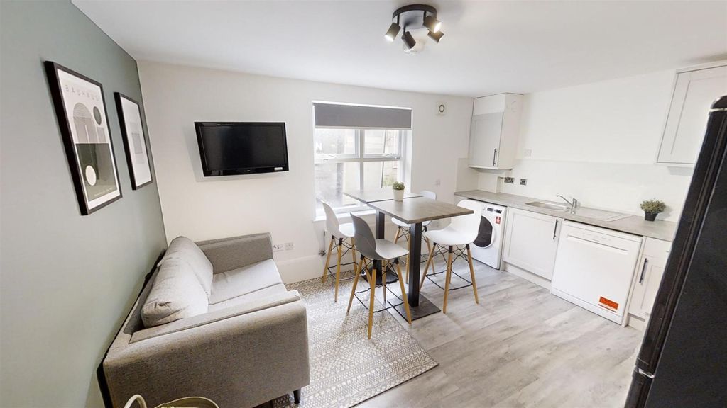 Property photo 1 of 16 Flat-1-7-Piccadilly-Place-Bath-09132024_095702.Jpg