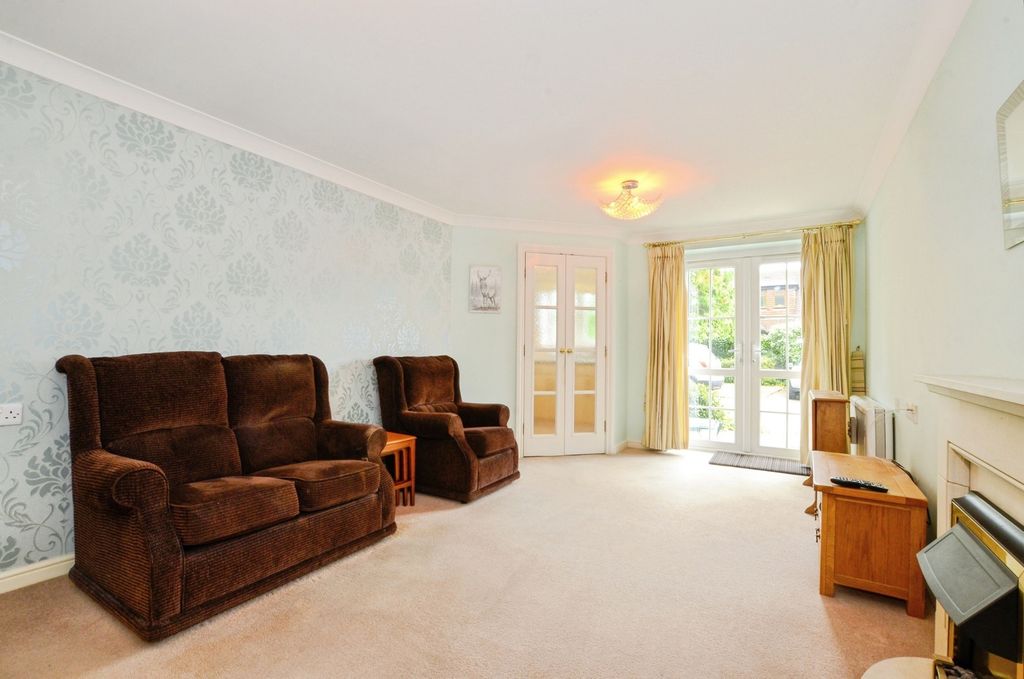 Property photo 1 of 12 Lounge