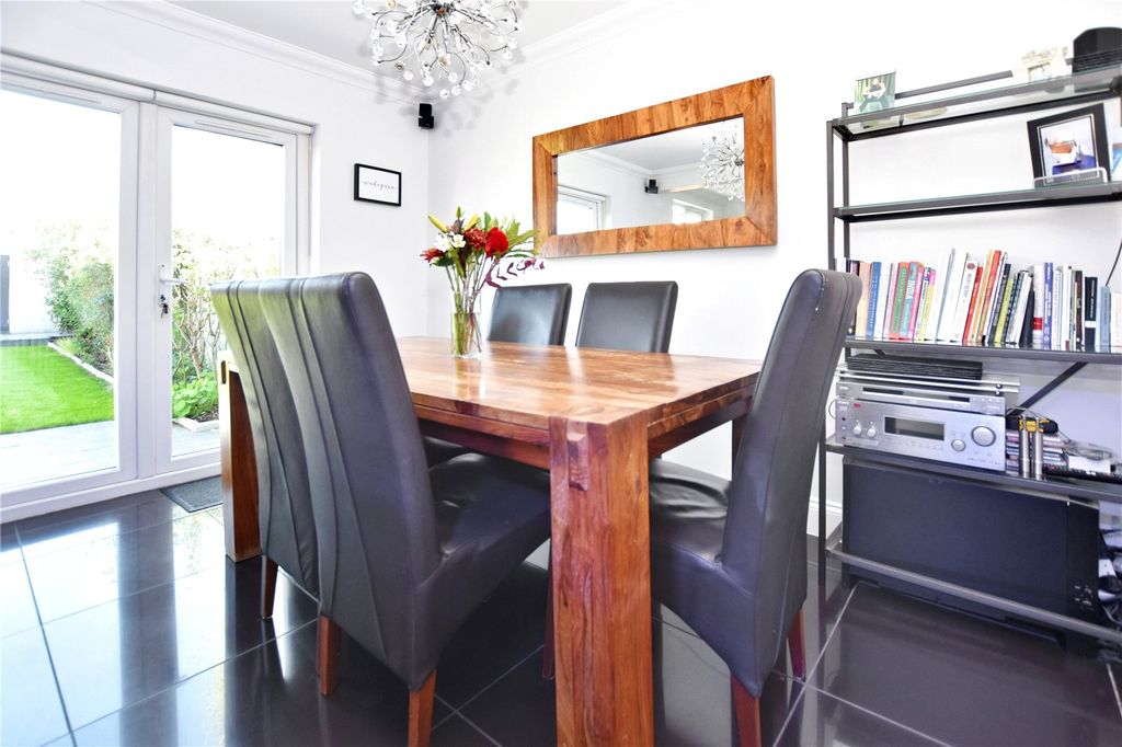 Property photo 3 of 18 Dining Area