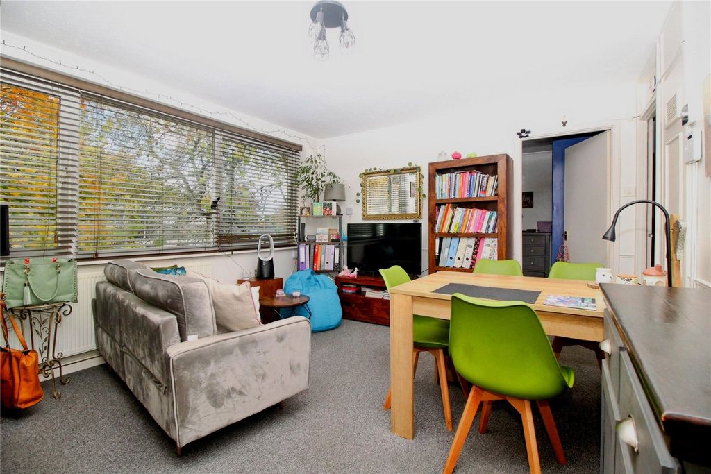 Property photo 2 of 10 Picture No. 12