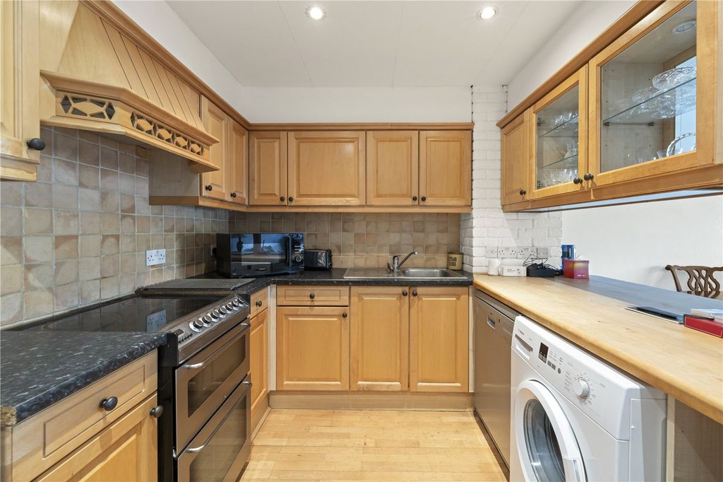 Property photo 2 of 11 Kitchen