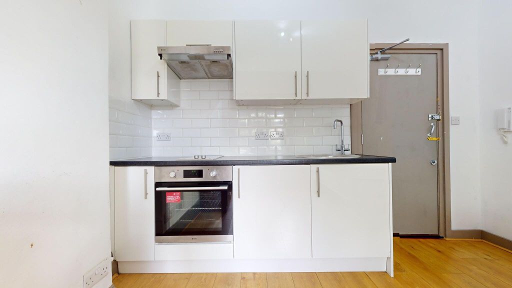 Property photo 2 of 9 Kitchen