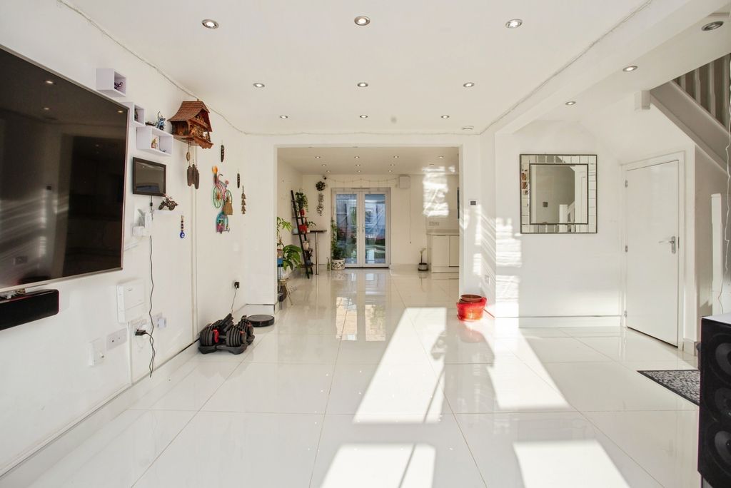 Property photo 3 of 16 Reception Room