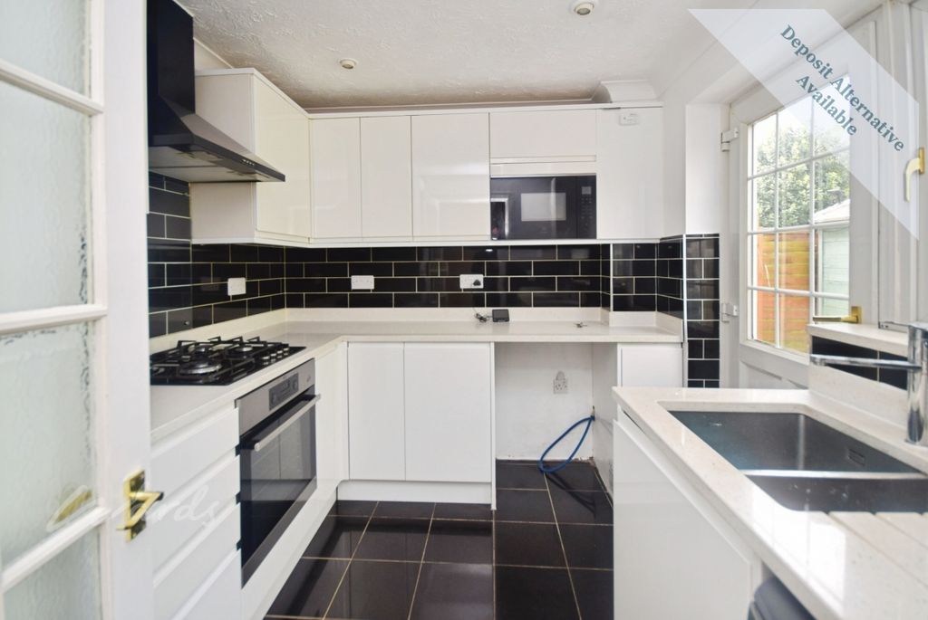 Property photo 2 of 18 Kitchen