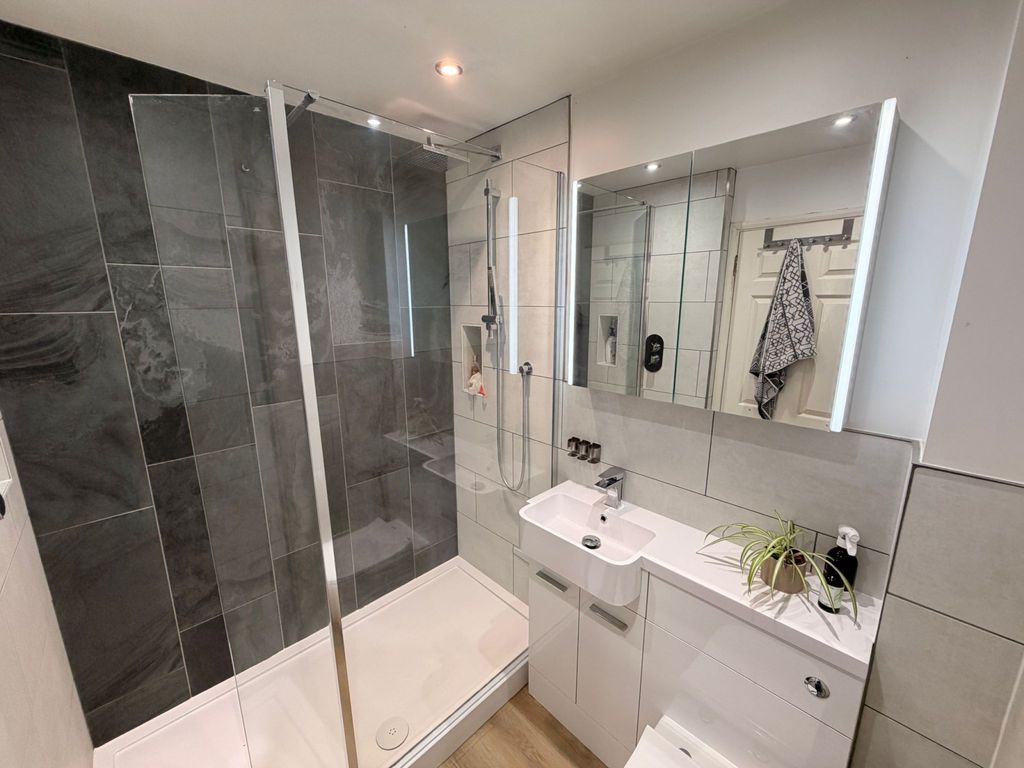 Property photo 3 of 8 Gallery