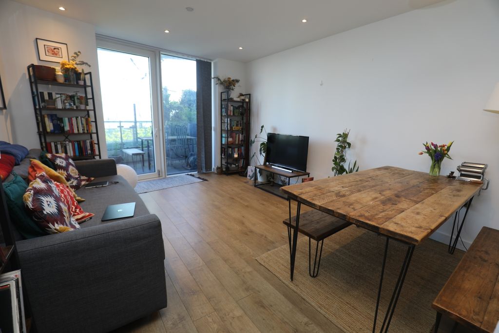 Property photo 2 of 13 8E0A9515