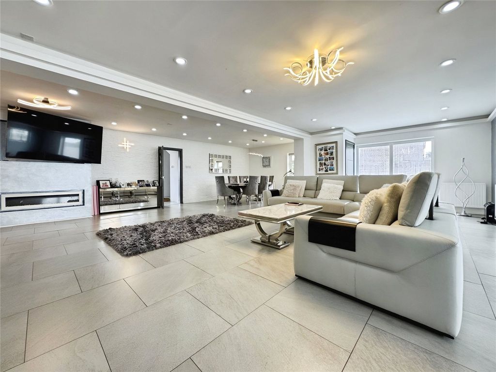 Property photo 1 of 19 Open Plan Living