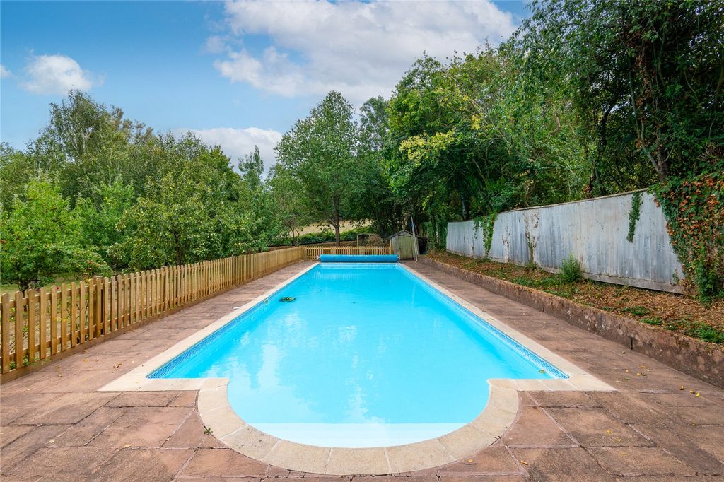 Property photo 2 of 32 Picture No. 03