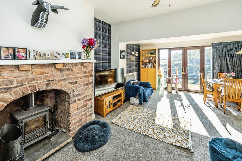 Property photo 2 of 20 Living Room