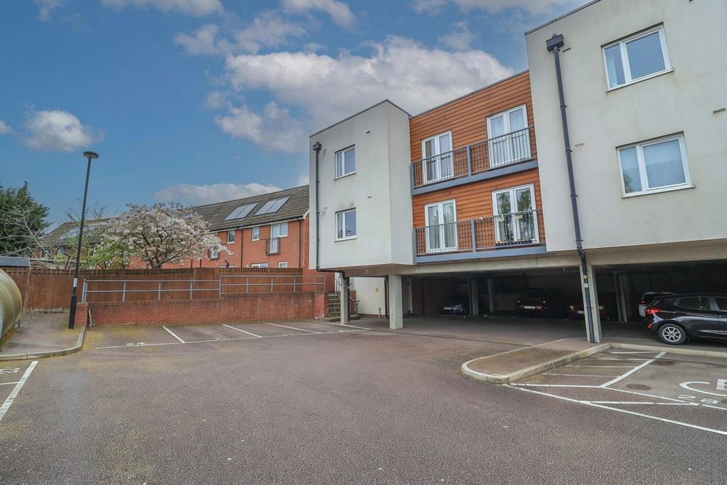 Property photo 1 of 16