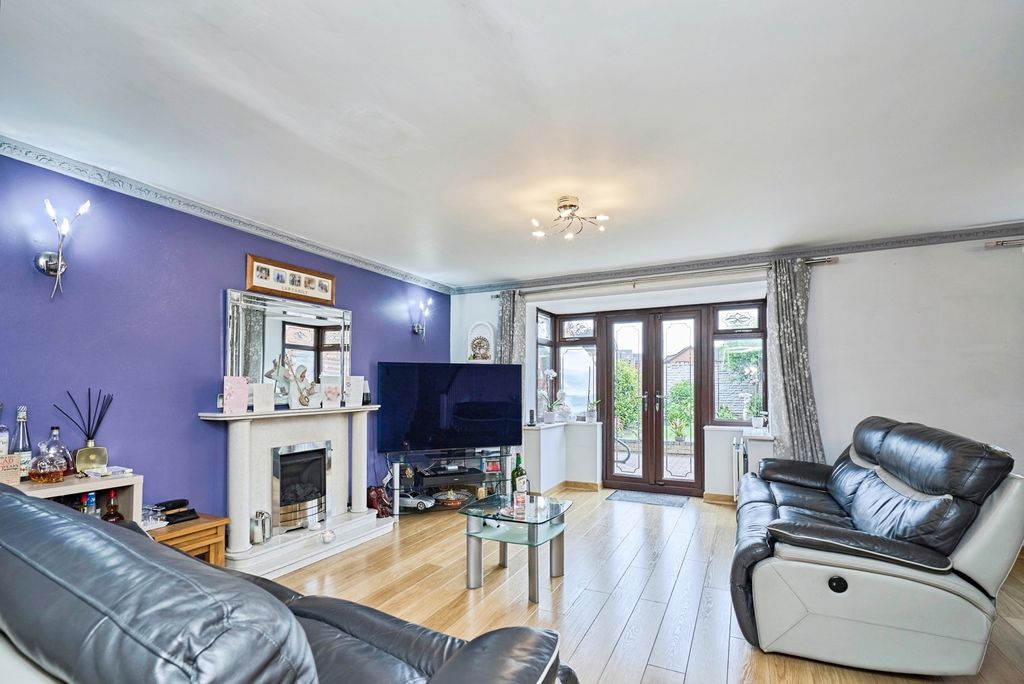 Property photo 2 of 20 Pbox-Img.Jpg