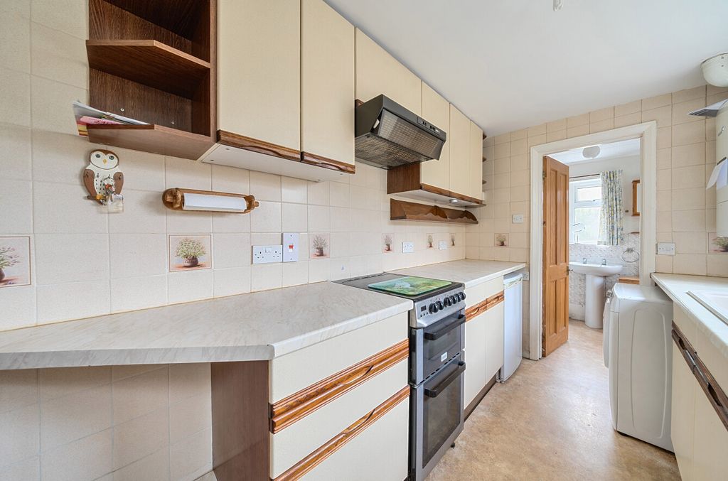 Property photo 2 of 17 1341074-12-689cc7...