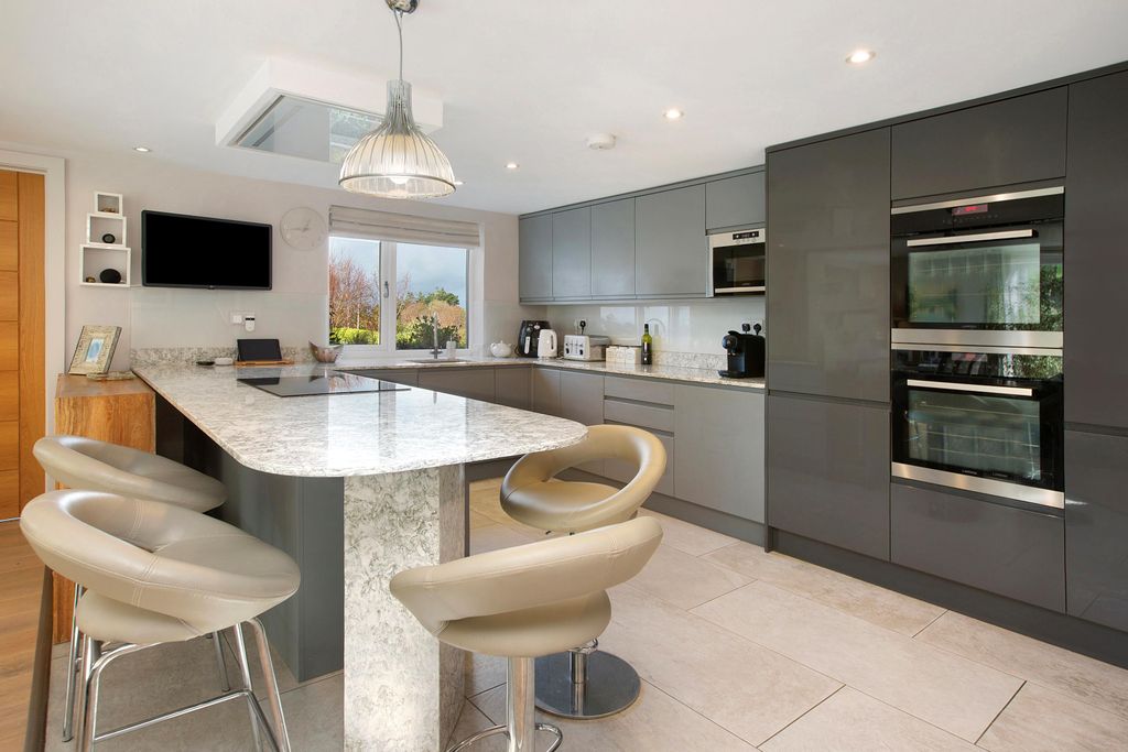 Property photo 3 of 30 Image