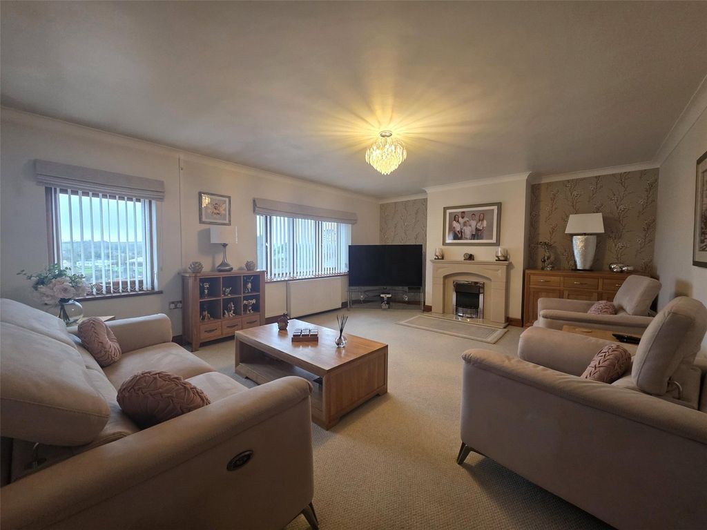 Property photo 3 of 38 Picture No. 08