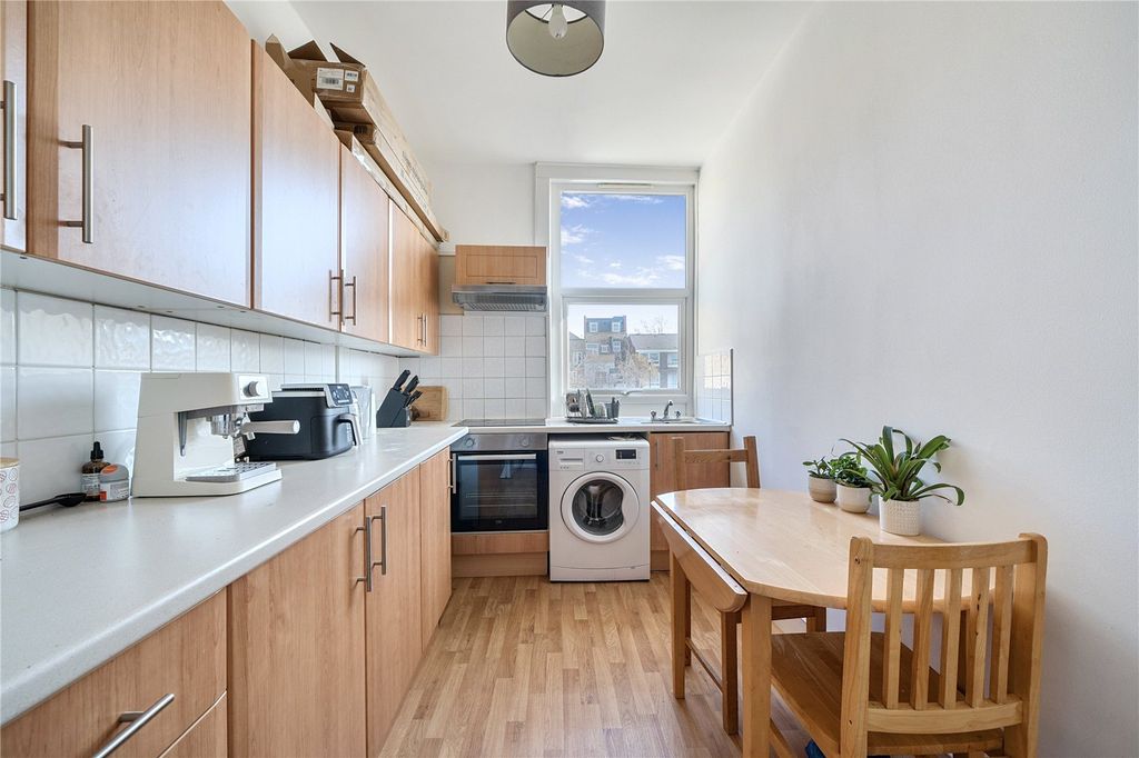 Property photo 2 of 16 Picture No. 11