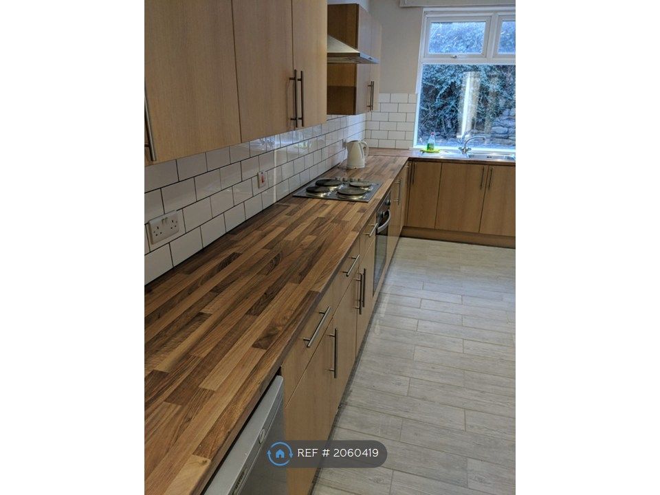 Property photo 3 of 10 Kitchen